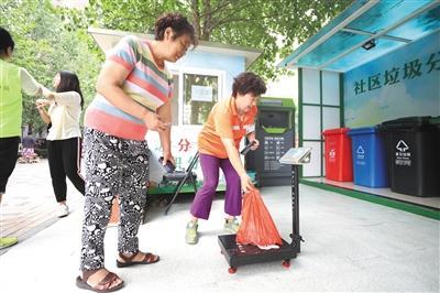 北京推行“綠色車隊”，試點生活垃圾不分類不收運機制